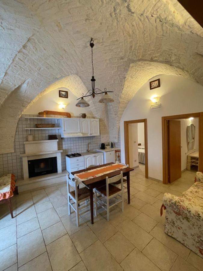 Valle D'Itria Trullo Sovrano Sul Monte Cisternino Bagian luar foto