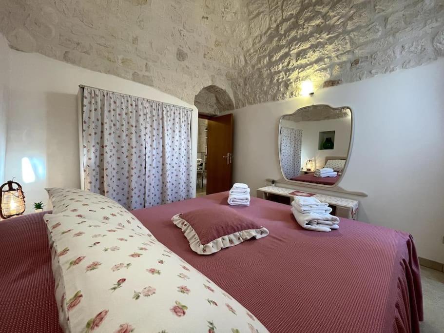 Valle D'Itria Trullo Sovrano Sul Monte Cisternino Bagian luar foto