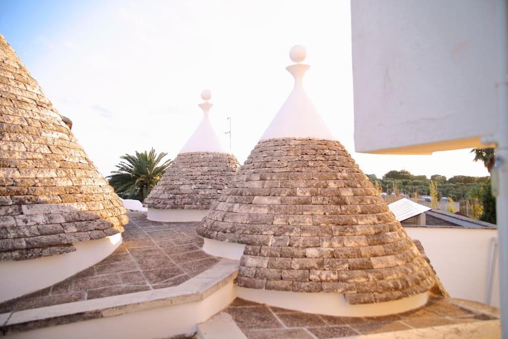 Valle D'Itria Trullo Sovrano Sul Monte Cisternino Bagian luar foto
