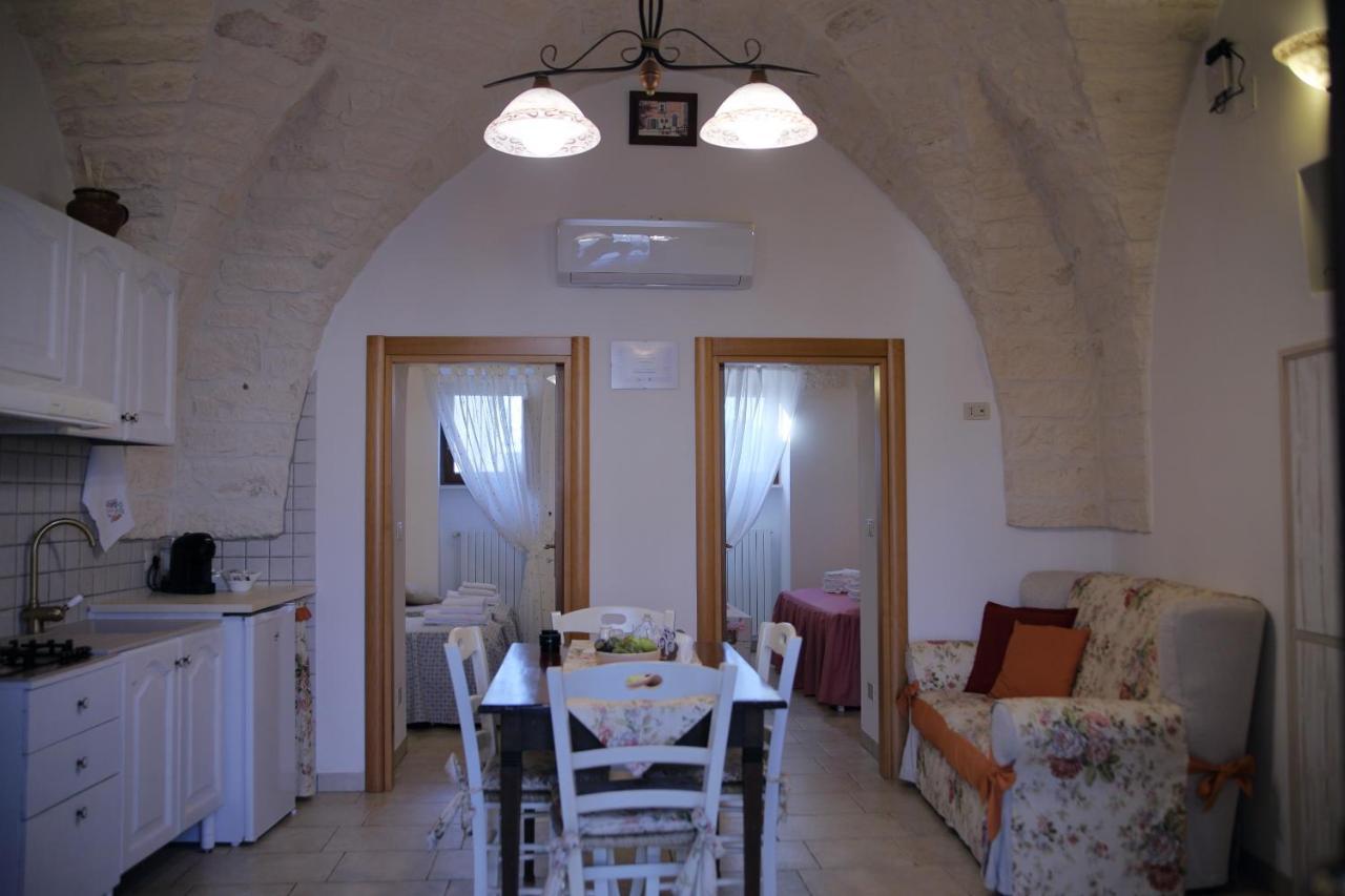 Valle D'Itria Trullo Sovrano Sul Monte Cisternino Bagian luar foto
