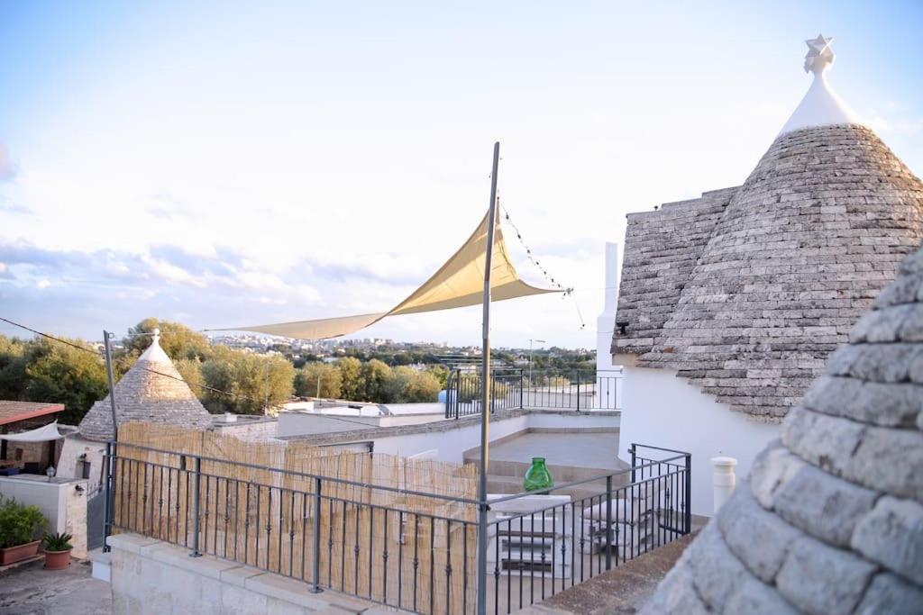 Valle D'Itria Trullo Sovrano Sul Monte Cisternino Bagian luar foto