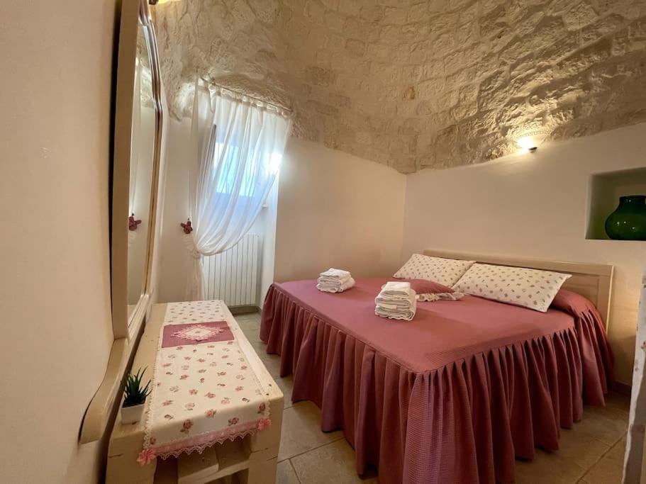 Valle D'Itria Trullo Sovrano Sul Monte Cisternino Bagian luar foto